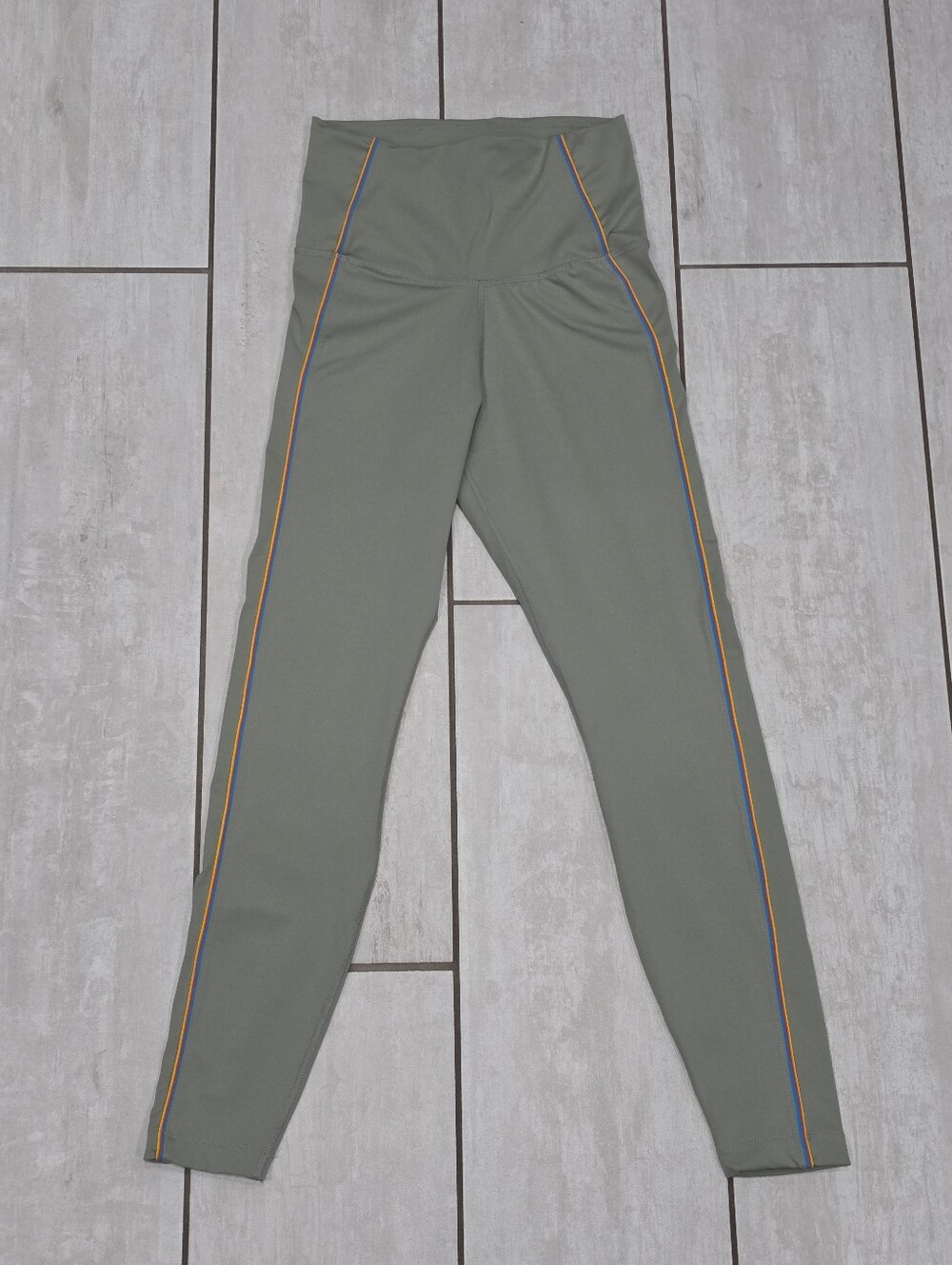 NIKE Yoga Core Vintage Vinyasa 7/8 Rainbow Stripe Leggings High Rise